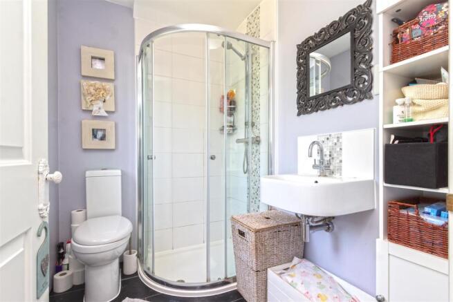Master En Suite.jpg