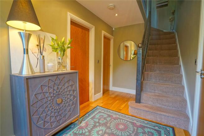 5 bed Detached for sale Image 7