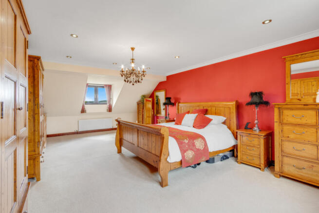 4 bed Detached for sale Image 11