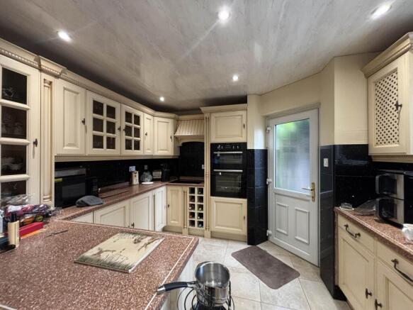 4 bed Detached for sale Image 10