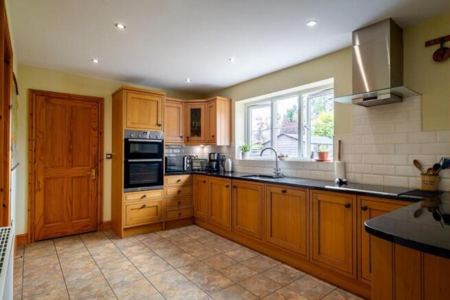 3 bed Detached for sale Image 6