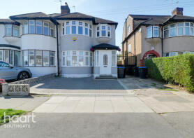 107, Trent Gardens, London N14 4QB