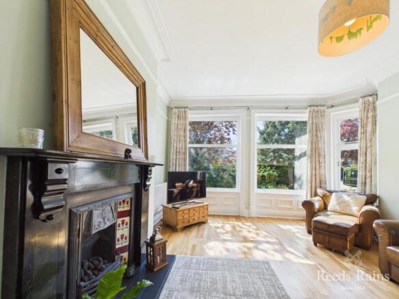 5 bed Semi-Detached for sale Image 9