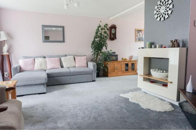 Lounge/Dining Room