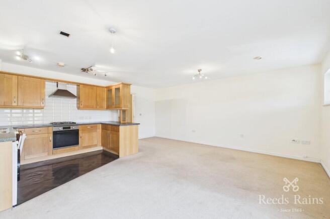 2 bed Apartment to rent Image 3