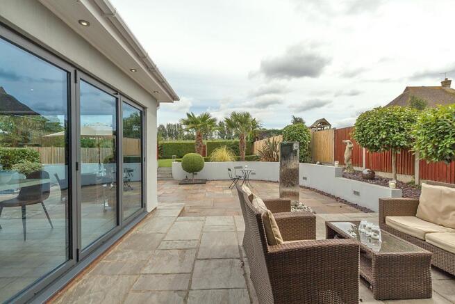 Mag-Lounge-Patio.jpg