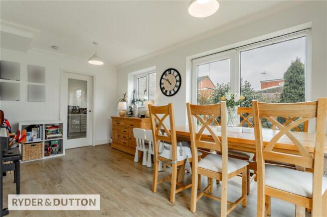 4 bed Detached for sale Image 9