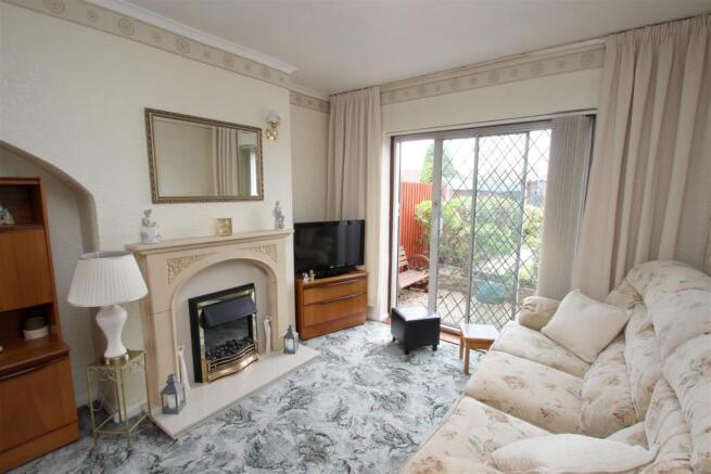 lounge/dining room