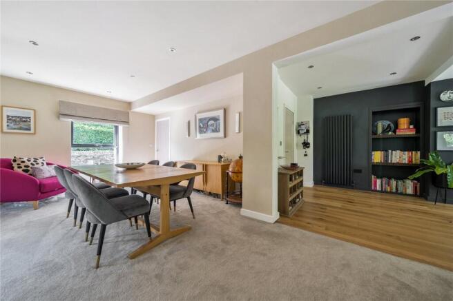 5 bed Detached for sale Image 4