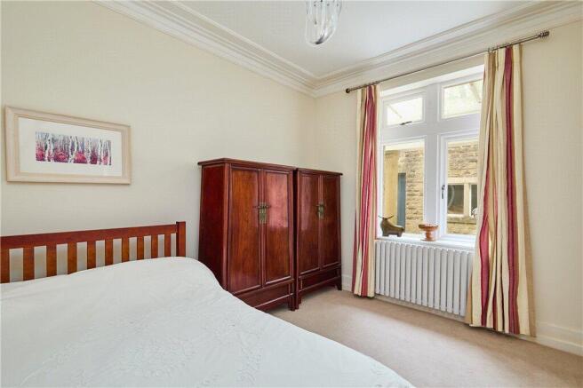5 bed Detached for sale Image 10