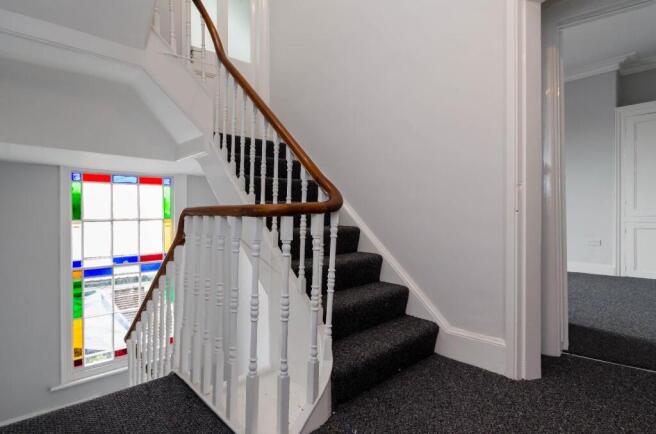 3 bed Flat to rent Image 5