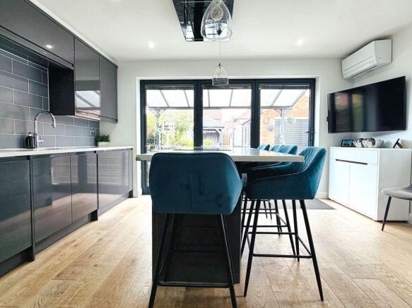 3 bed Semi-Detached for sale Image 8