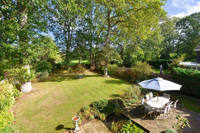 Broad Walk, Cranleigh, GU6 photo 4