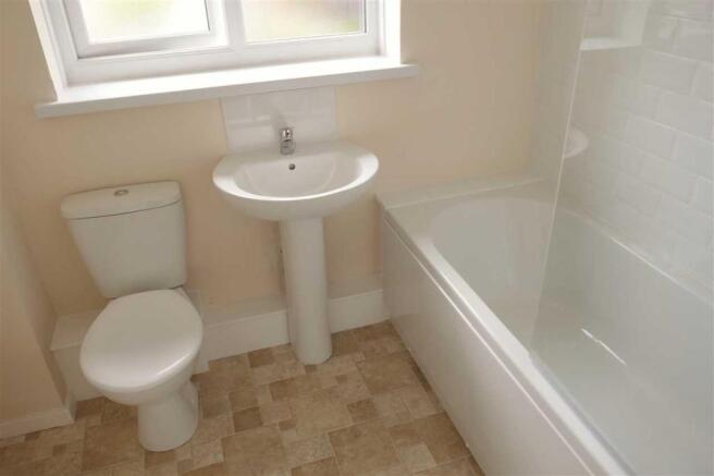 BATHROOM/WC: