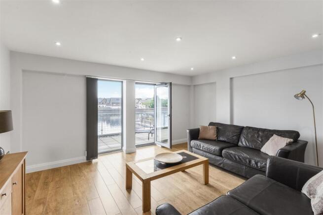 2 bed Apartment to rent Image 5