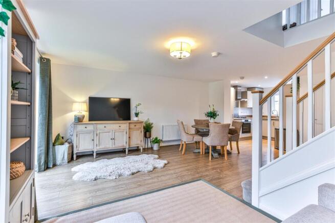 Primrose Drive, Oundle, North Northamptonshire photo 4