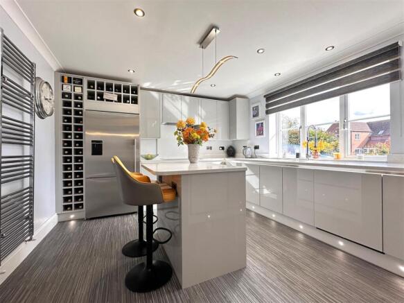 STUNNING Contemporary Kitchen 590