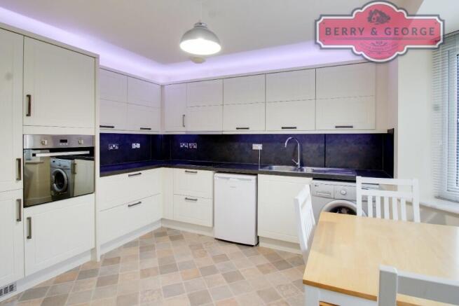 KITCHEN / DINER