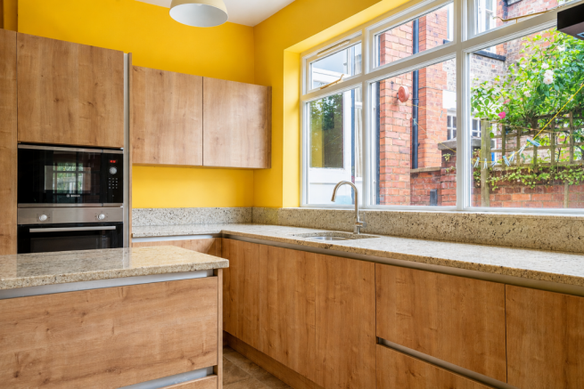 5 bed Semi-Detached for sale Image 5