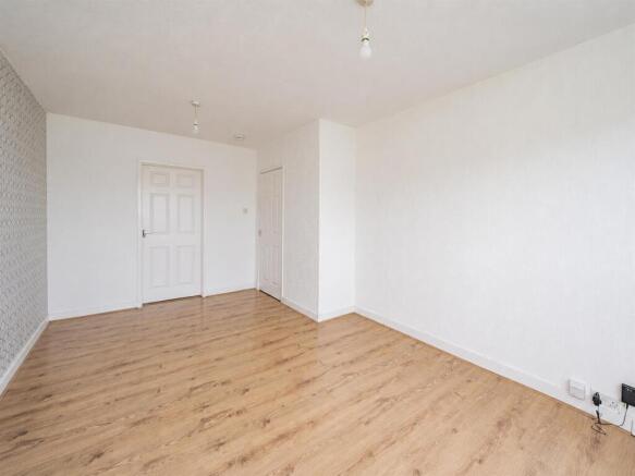 22F Tullideph Road Dundee-3.jpg