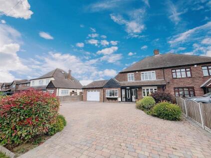 Fourth Avenue, Stanford-Le-Hope