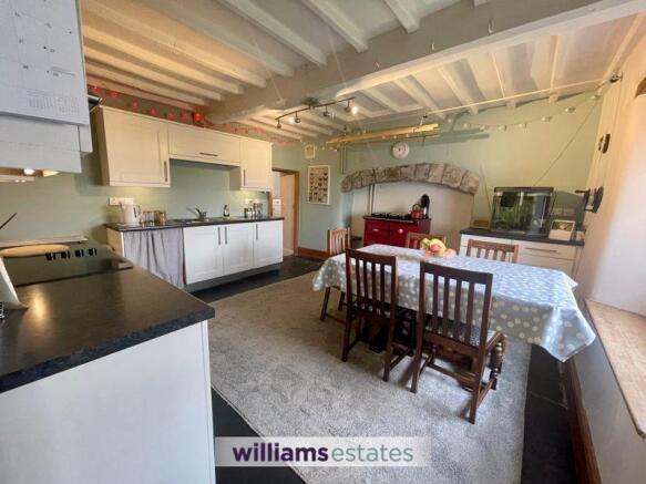 Kitchen/ Breakfast Room