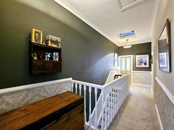 4 bed Semi-Detached for sale Image 8