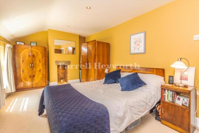 Bedroom 1 image 2