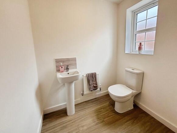 3 bed House to rent Image 9