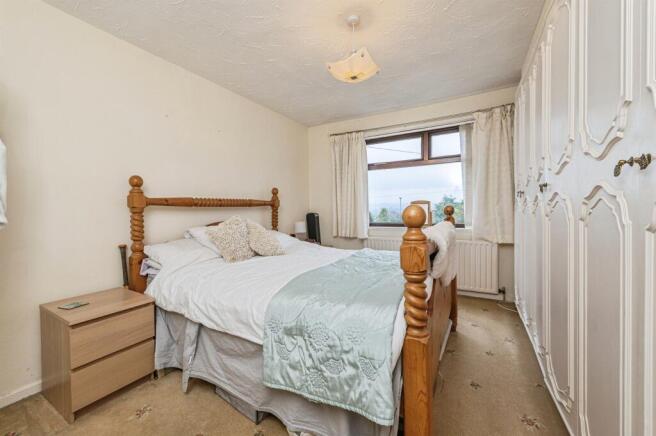 2 bed Semi-Detached Bungalow to rent Image 4