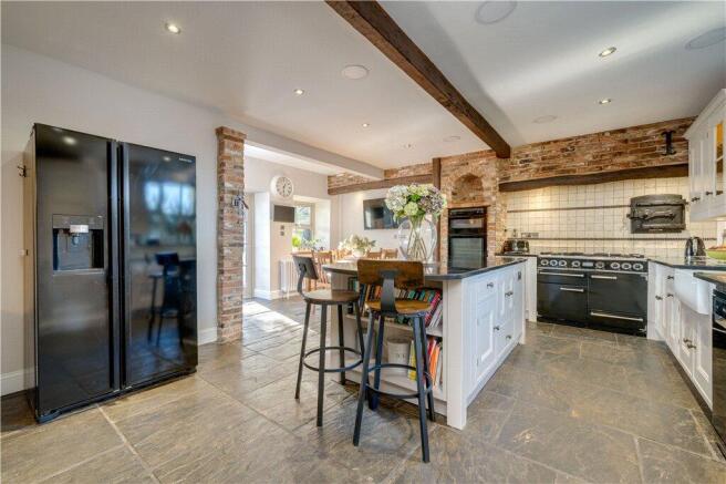 5 bed Link Detached House for sale Image 8