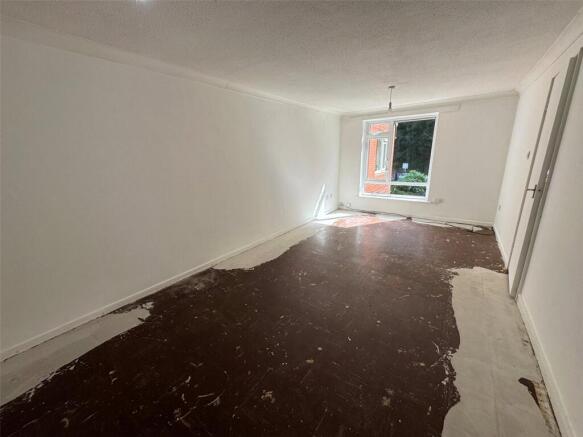 2 bed Flat for sale Image 5