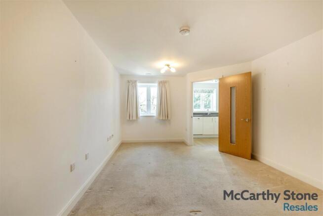8681613-interior02.jpg