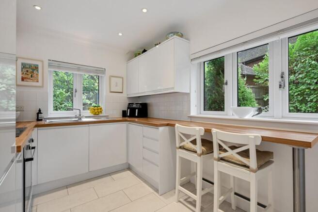 Oakwood Close, Chislehurst, BR7 photo 4