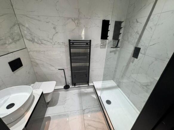 2 bed Apartment to rent Image 12