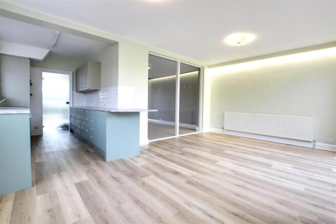 4 bed Semi-Detached for sale Image 10