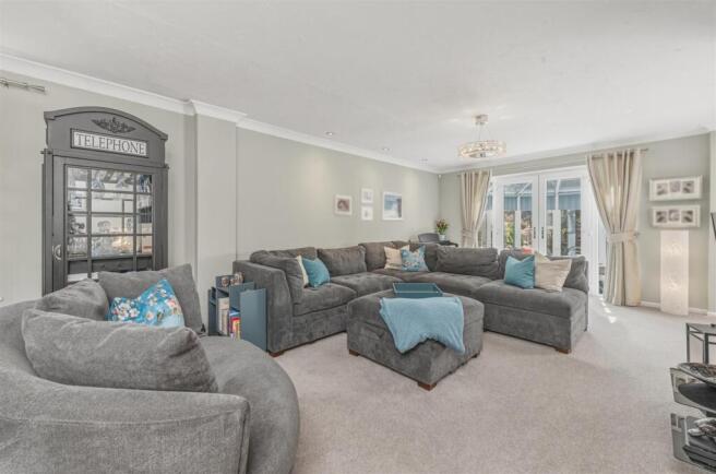 4 bed Detached for sale Image 2