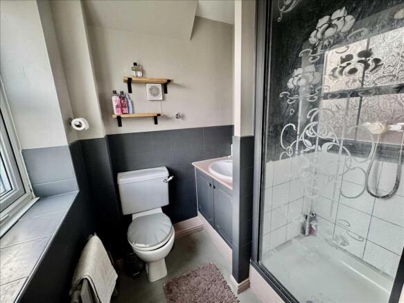 ENSUITE SHOWER ROOM