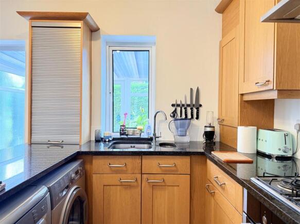 2 bed Semi-Detached Bungalow for sale Image 7