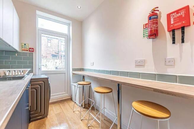 5 bed Terraced for sale Image 11