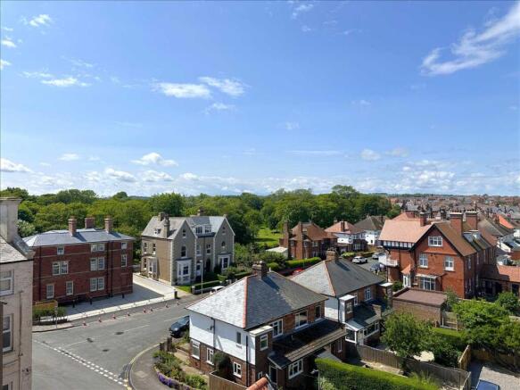 2 bed Flat for sale Image 5