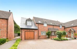 8, Hinton Close, Buckingham MK18 2GL