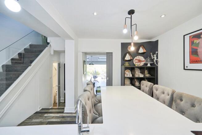 4 bed Town House for sale Image 10