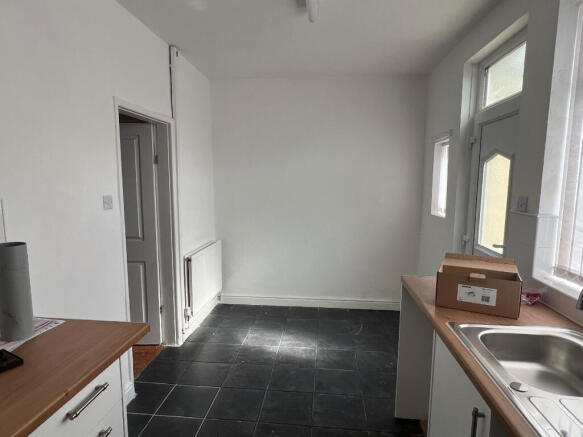 2 bed Detached to rent Image 5