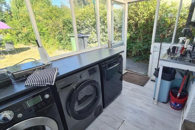LEAN TO/KITCHENET...
