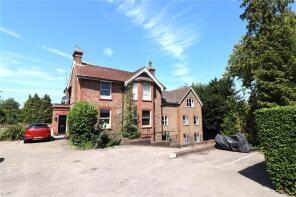 Flat 5, 40 Oakdene, Paddockhall Road, Haywards Heath RH16 1HW