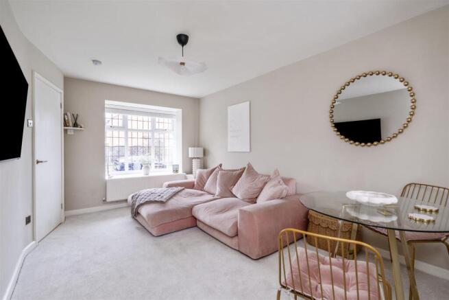 5 Stoneythorpe Close_1.jpg