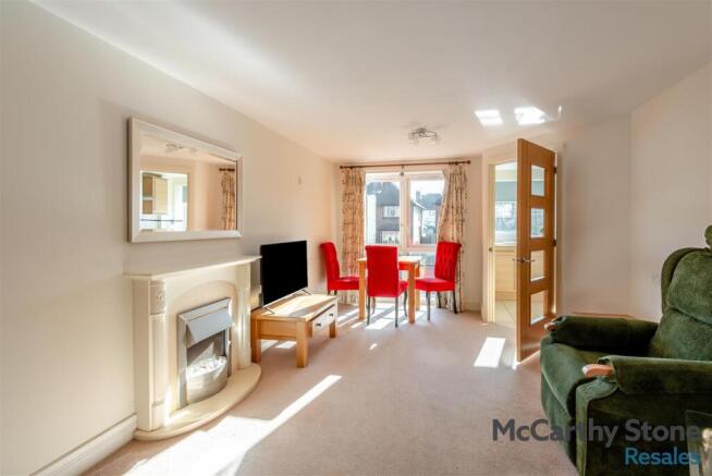 8687000-interior01.jpg