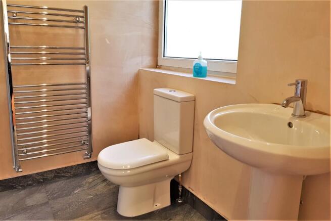 Ensuite to Bedroom 1