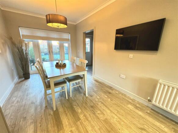 Dining room 2.jpg